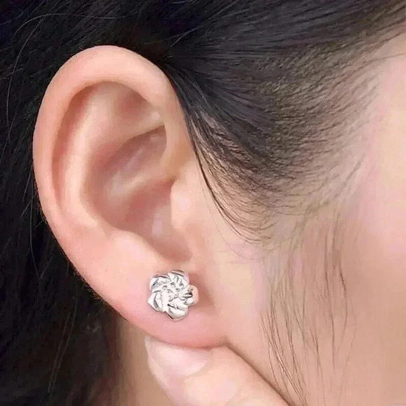 New Beautiful 925 Silver Rose Studs - Picture 4 of 4